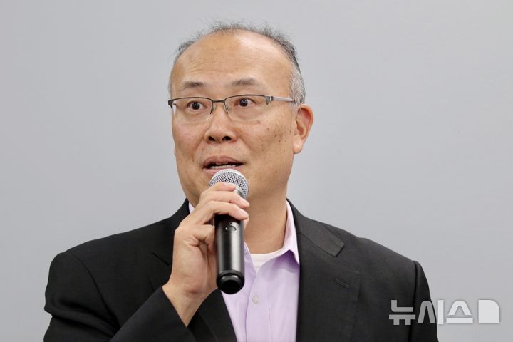 [필라델피아=뉴시스]이윤희 특파원 = 데이비드 김 한화오션 필리조선소 대표는 지난 16일(현지 시간) 미국 펜실베이니아주 필라델피아 필리조선소에서 개최한 미디어데이 행사에서 발언하고 있다. (사진=워싱턴공동취재단). 2025.07.20.