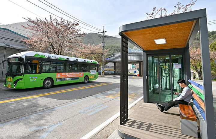 정비가 마무리 된 정선군 버스 정류장 모습.(사진=정선군 제공) *재판매 및 DB 금지