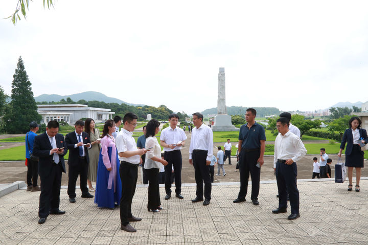 왕야쥔 주북 중국 대사가 지난 18일 중국 외교관들과 함께 북한 남포시 강서구 소재 청산리 협동농장을 방문했다고 주북 중국대사관이 밝혔다. (사진=주북 중국대사관 홈페이지) 2025.07.20. *재판매 및 DB 금지