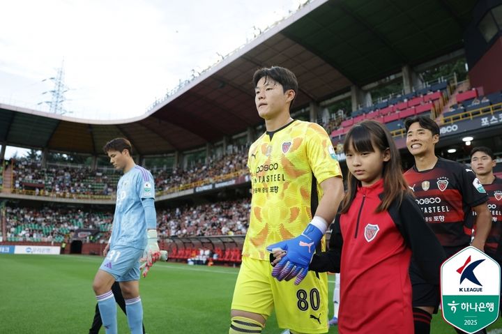 [서울=뉴시스] 프로축구 K리그1 포항 스틸러스의 홍성민. (사진=한국프로축구연맹 제공) *재판매 및 DB 금지