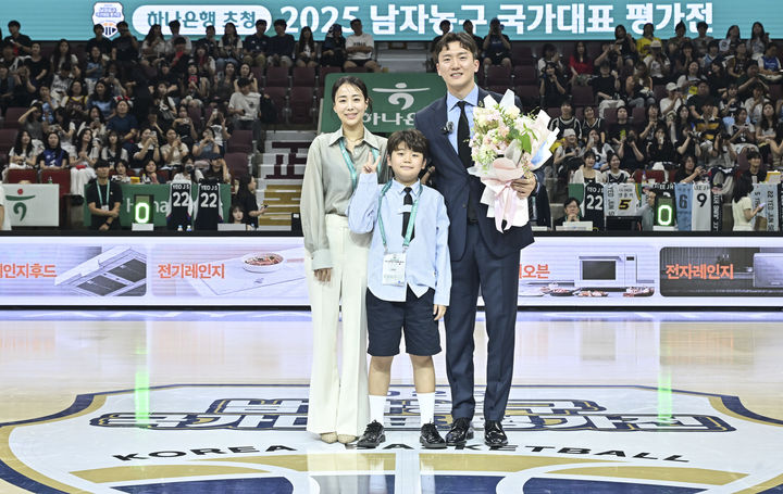 [서울=뉴시스] 남자 국가대표팀 은퇴식을 가진 박찬희. (사진=대한민국농구협회 제공) *재판매 및 DB 금지