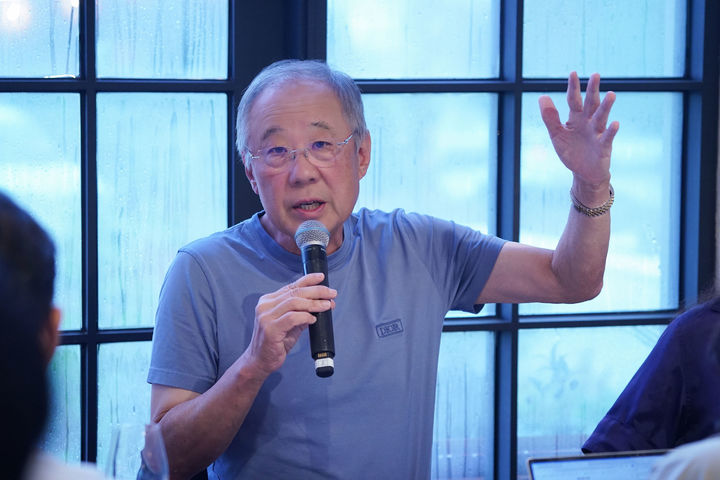 [제주=뉴시스]류진 한국경제인협회 회장이 18일 제주 서귀포시 한 식당에서 열린 '2025 한경협 CEO 제주하계포럼' 기자간담회에서 발언하고 있다. (사진 = 한경협) 2025.07.20. photo@newsis.com   *재판매 및 DB 금지