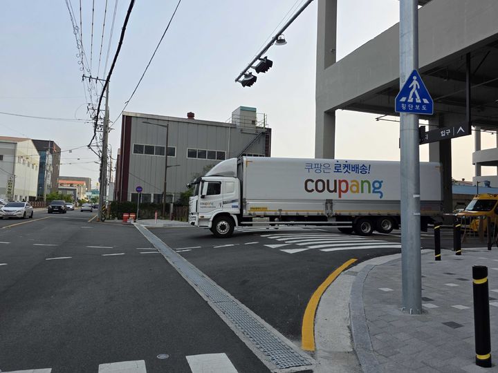 [김해=뉴시스] 이혜원 기자 = 쿠팡이 운영하고 있는 김해 스마트물류센터. *재판매 및 DB 금지