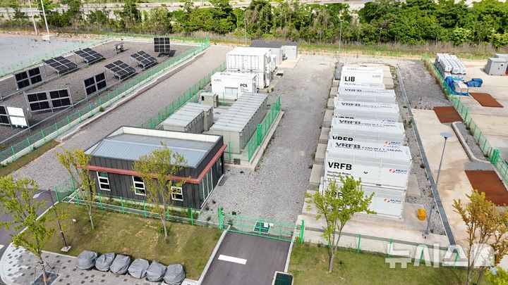 [세종=뉴시스]나주 혁신도시에 조성중인 마이크로그리드 실증장(사진=한전 제공)