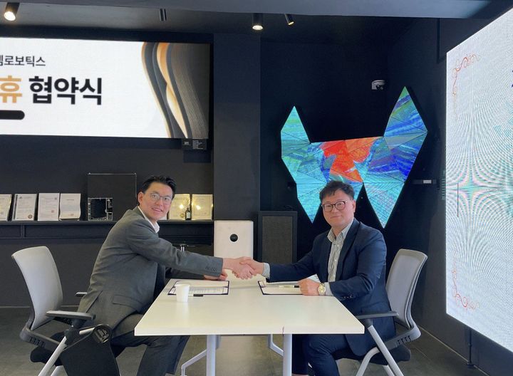 (좌)유창수 벡트 대표이사와 김동진 제이엠로보틱스 대표이사. (사진=벡트 제공) *재판매 및 DB 금지