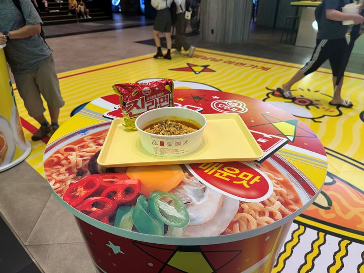 [서울=뉴시스] 오뚜기가 용산아이파크몰에서 해피냠냠 라면가게 시즌2를 운영한다. (사진=오뚜기 제공) *재판매 및 DB 금지