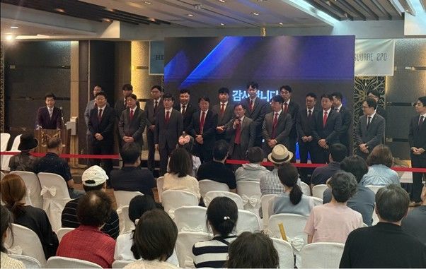 HDC현대산업개발 정경구 대표이사를 비롯한 대표단이 홍보설명회에 참석한 모습. (사진=HDC현대산업개발 제공)&nbsp; *재판매 및 DB 금지