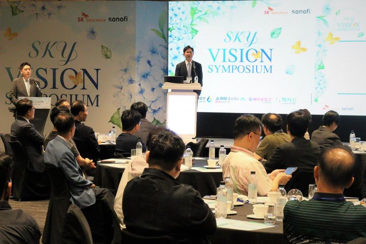 [서울=뉴시스] SK바이오사이언스 안재용 사장이 '스카이 비전 심포지엄 2025'를 개최하며 참가자들에게 인사말을 전하고 있다. (사진=SK바이오사이언스 제공) 2025.07.21. photo@newsis.com *재판매 및 DB 금지