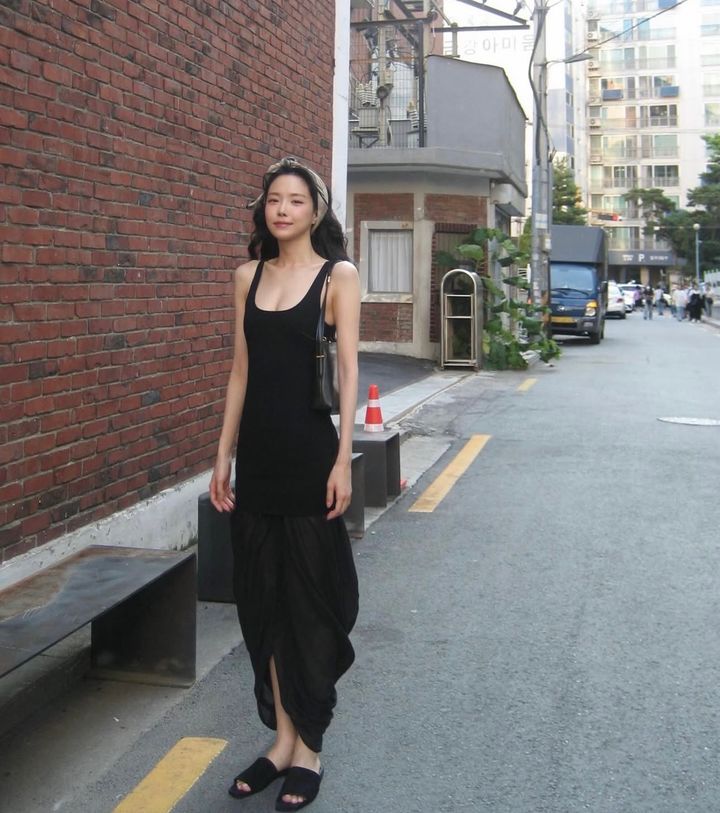 [서울=뉴시스] 배우 손나은이 완벽한 몸매를 자랑했다. (사진=손나은 인스타그램 캡처) 2025.07.21. photo@newsis.com *재판매 및 DB 금지