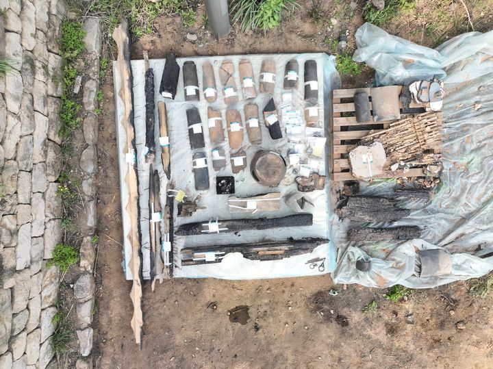 [서울=뉴시스] 정밀수습조사 후 청송 사남고택 수습부재 (사진=국가유산청 제공) 2025.07,.21. photo@newsis.com  *재판매 및 DB 금지