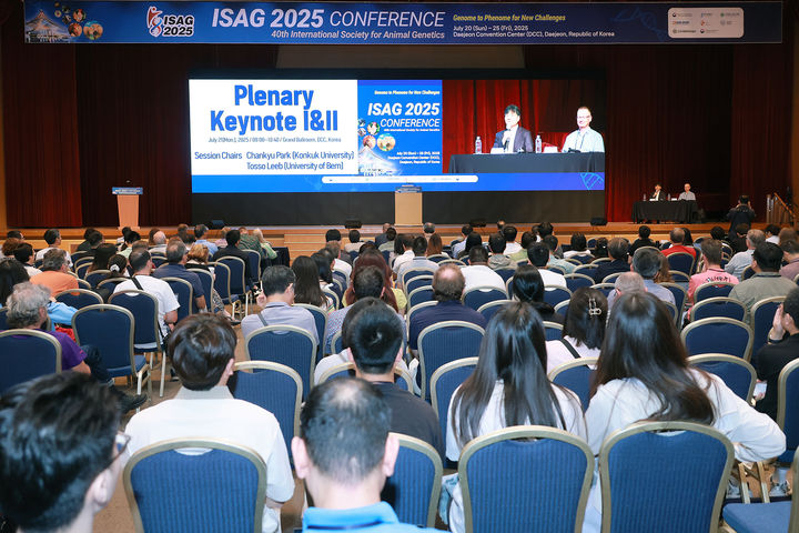 [대전=뉴시스]세계 동물유전학 분야 최고 권위의 국제학술행사인 '제40차 세계동물유전학회 총회'가 21일 대전컨벤션센터(DCC)에서 개막했다. (사진=대전시 제공) 2025. 07. 21 photo@newsis.com  *재판매 및 DB 금지