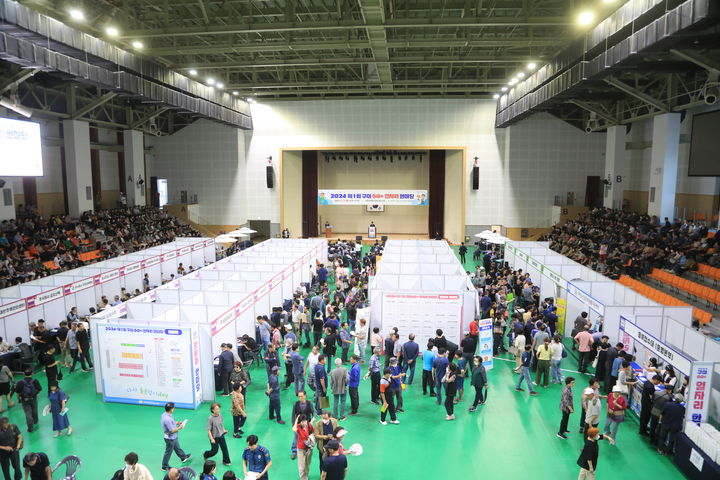 [구미=뉴시스] 노인 일자리 한마당 행사. (사진=구미시 제공) 2025.07.21. photo@newsis.com *재판매 및 DB 금지