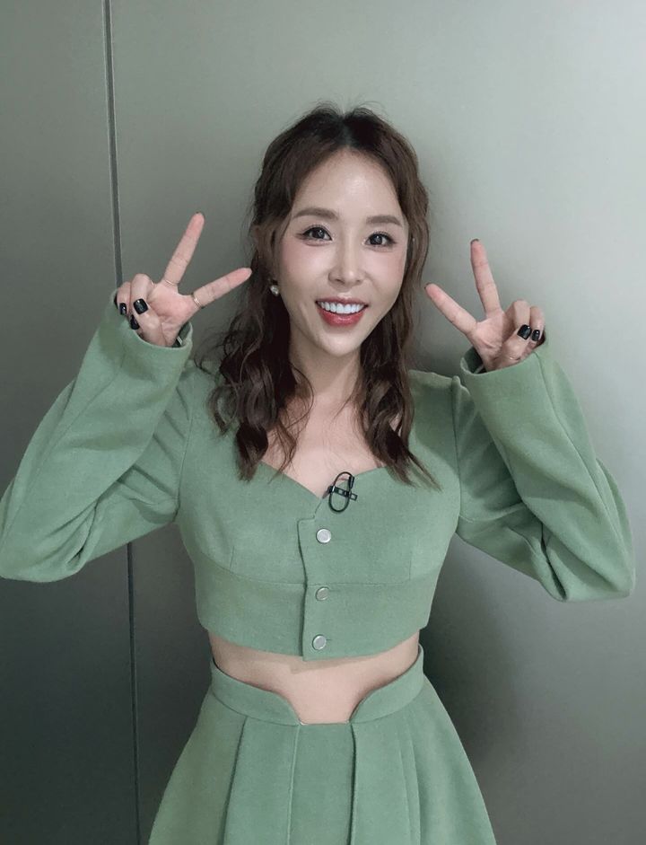 [서울=뉴시스] 신지. (사진=신지 인스타그램 캡처) 2025.07.21. photo@newsis.com *재판매 및 DB 금지