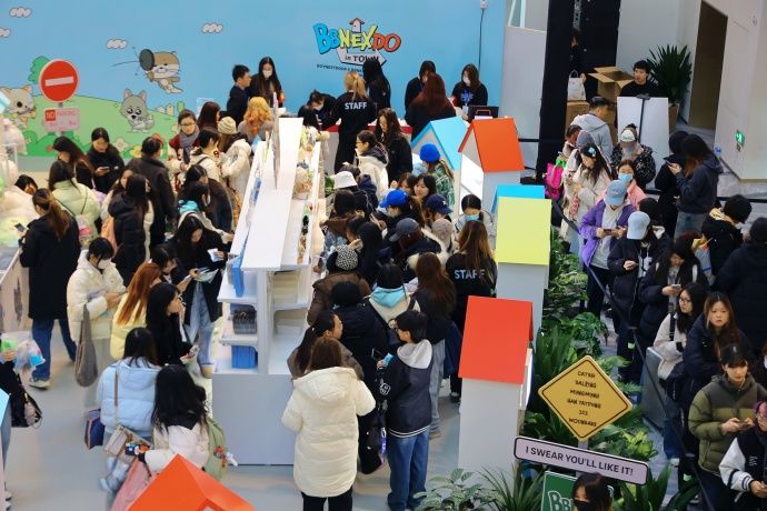 [서울=뉴시스] 지난 2~3월 베이징에서 열린 보이넥스트도어의 캐릭터 쁘넥도 팝업에 팬들이 몰려 있다. (사진 = 하이브 제공) 2025.07.21. photo@newsis.com *재판매 및 DB 금지