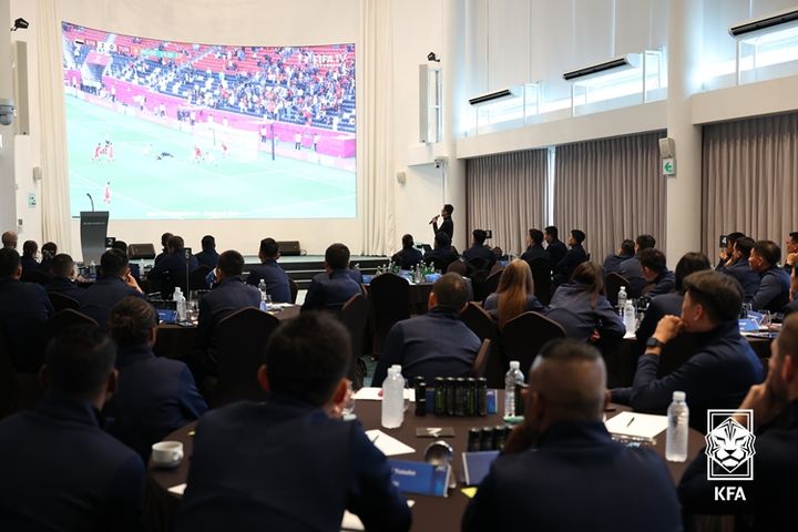 [서울=뉴시스] 2025 AFC 엘리트 심판 세미나 행사 장면. (사진=대한축구협회 제공) *재판매 및 DB 금지