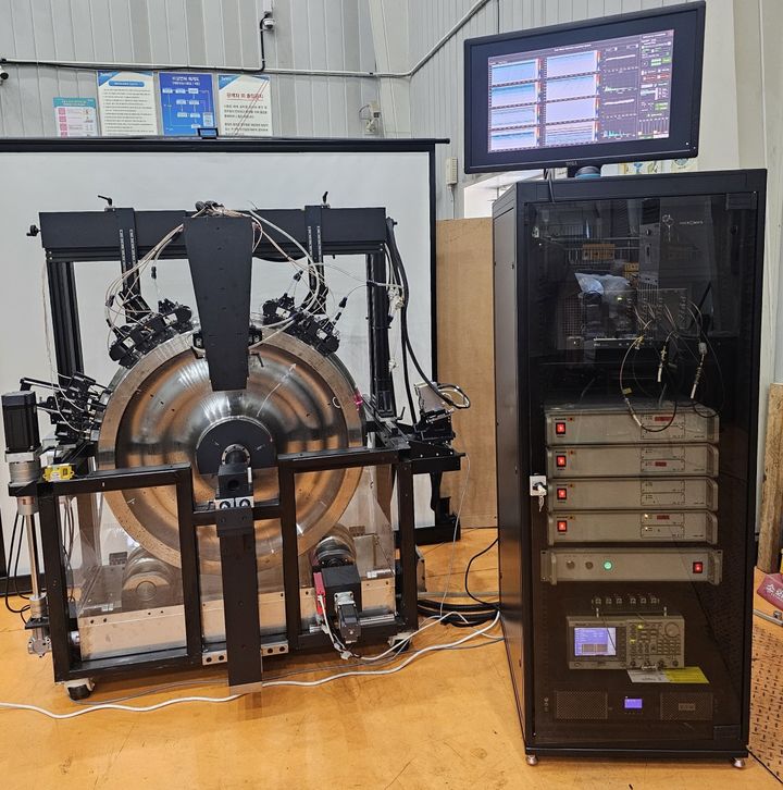 [서울=뉴시스] 한국철도기술연구원이 개발한 다채널 초음파 차륜 탐상 기술 장치. 2025.07.21. (사진=한국철도기술연구원 제공) photo@newsis.com *재판매 및 DB 금지