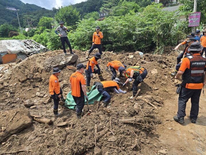 북면 제령리 매몰사고 현장. (사진=경기북부소방재난본부 제공) photo@newsis.com *재판매 및 DB 금지