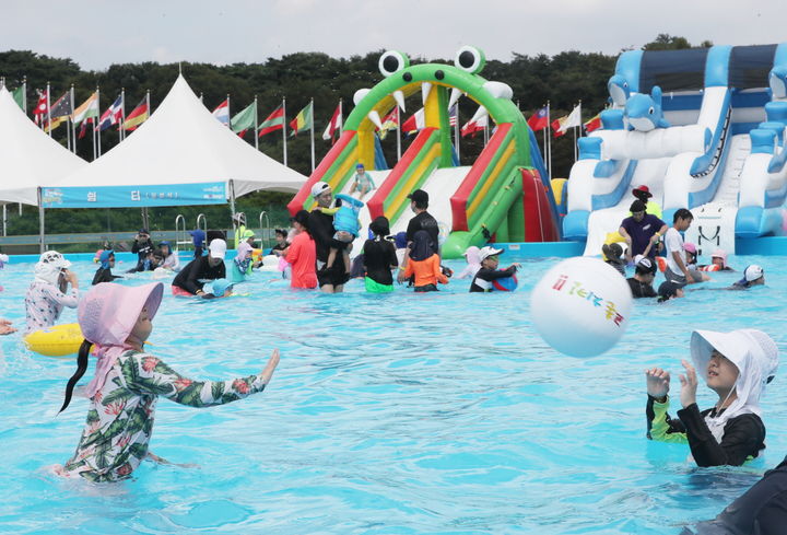 [서울=뉴시스] 올림픽공원 하하호호 물놀이장. 2025.07.21. (사진=송파구 제공) *재판매 및 DB 금지