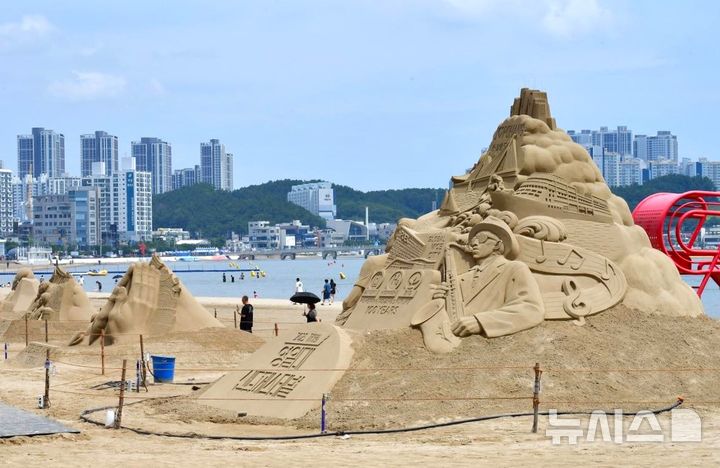 [포항=뉴시스] 26∼27일 영일대해수욕장 시계탑 일원에서 열리는 '영일대 샌드페스티벌' 모습. (사진=포항시 제공) 2025.07.21. photo@newsis.com