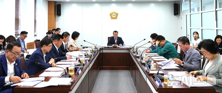 [영천=뉴시스] 영천시의회 '전체 의원 정례간담회'. (사진= 영천시의회 제공) 2025.07.21. photo@newsis.com 