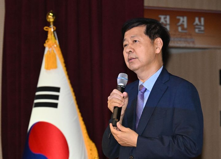 [서울=뉴시스] 구윤철 부총리 겸 기획재정부 장관이 21일 오전 세종시 정부세종청사에서 열린 취임식에서 '부총리와 함께하는 혁신 첫걸음-기재부가 달라졌어요'를 주제로 강연하고 있다. (사진=기획재정부 제공) 2025.07.21. photo@newsis.com *재판매 및 DB 금지