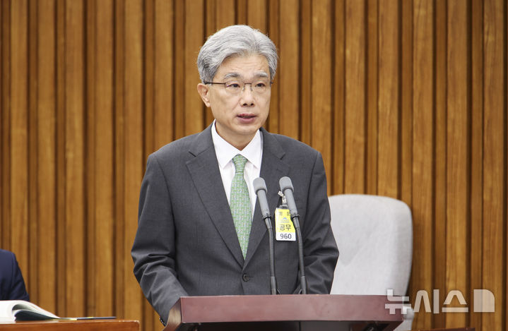 [서울=뉴시스] 김금보 기자 = 구윤철 경제부총리 겸 기획재정부 장관 후보자가 17일 서울 여의도 국회 기획재정위원회에서 열린 인사청문회에서 모두발언을 하고 있다. 2025.07.17. kgb@newsis.com