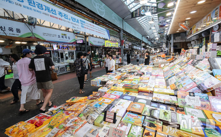 [제주=뉴시스] 우장호 기자 = 제주시 동문시장. 2025.07.21. woo1223@newsis.com