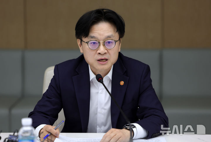 [서울=뉴시스] 홍효식 기자 = 김정관 산업통상자원부 장관이 21일 서울 중구 대한상공회의소에서 열린 주요 경제 단체 및 업계와의 대미 통상 긴급 점검회의에서 발언하고 있다. 2025.07.21. yesphoto@newsis.com