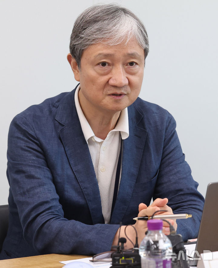 [서울=뉴시스] 추상철 기자 = 이찬진 국정기획위원회 사회1분과장이 21일 오후 서울 종로구 국정기획위원회에서 열린 '노동안전보건단체 간담회'에서 인사말을 하고 있다. 2025.07.21. scchoo@newsis.com