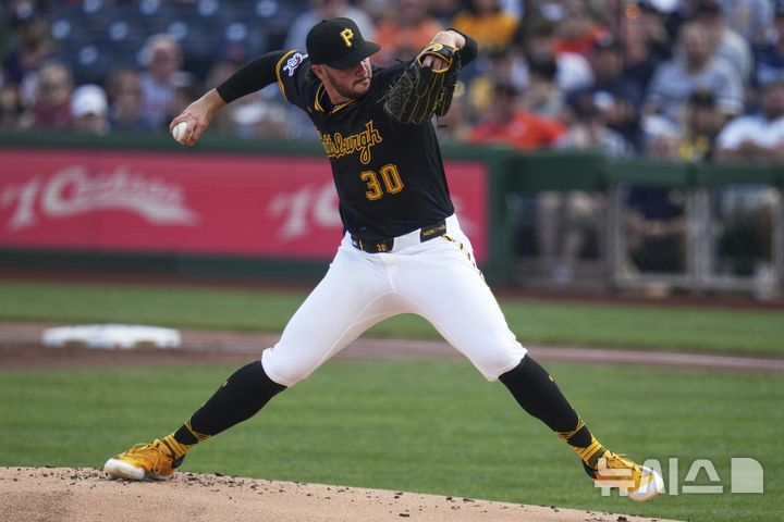 [피츠버그=AP/뉴시스] 피츠버그 파이리츠의 폴 스킨스가 22일(한국 시간) 미국 펜실베이니아주 피츠버그의 PNC파크에서 벌어진 2025 메이저리그(MLB) 디트로이트 타이거스와의 경기에 선발 등판해 역투하고 있다. 2025.07.22