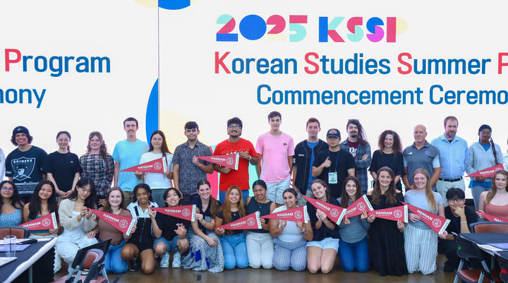 [대전=뉴시스] 한남대 '한국학 여름 프로그램' 참가자들 기념촬영. (사진=한남대 제공) *재판매 및 DB 금지