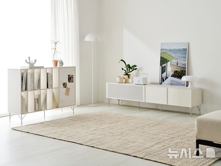 [서울=뉴시스] 아카이브 오픈수납장, 거실장_화이트 컬러. (사진= 한샘 제공)