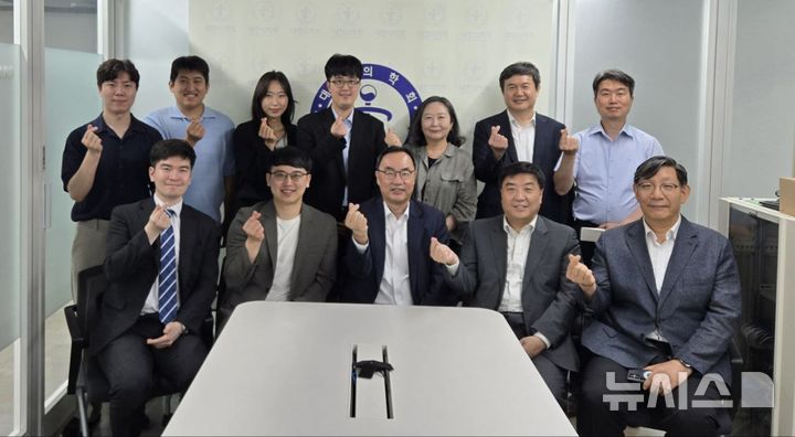 [서울=뉴시스]대한의학회와 대한전공의협의회 비상대책위원회(대전협 비대위)는 지난 21일 서울 서초구 대한의학회에서 간담회를 가졌다. (사진= 대전협 제공) 2025.07.22. photo@newsis.com. 