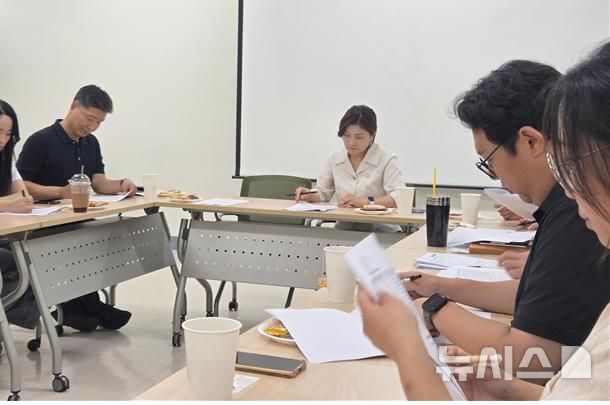 [부천=뉴시스] 정일형 기자 = 부천시의회 장해영 재정문화위원장, 부천시박물관 임직원 간담회. (사진=부천시의회 제공)