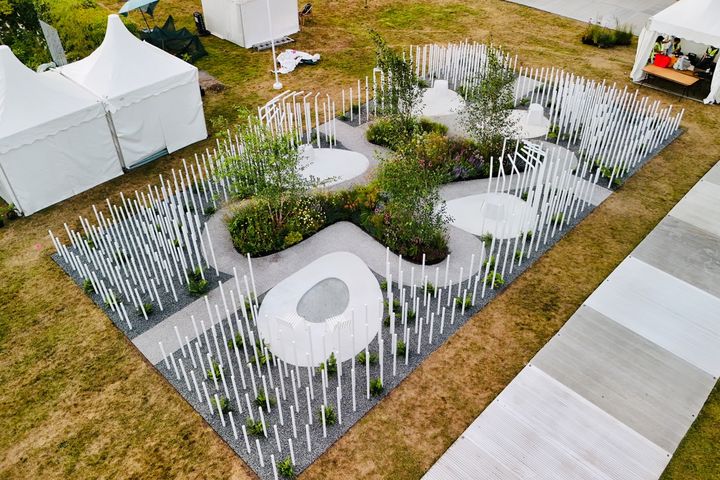 [대전=뉴시스] 영국 왕립원예협회(RHS)서 주최한 '2025 RHS 웬트워스 우드하우스 플라워쇼(Wentworth Woodhouse Flower Show)'에서 실버길트(Silver-Gilt) 메달을 수상한 '정원이 속삭이다(Garden Whispers)' 작품.(사진=한국수목원정원관리원 제공) *재판매 및 DB 금지