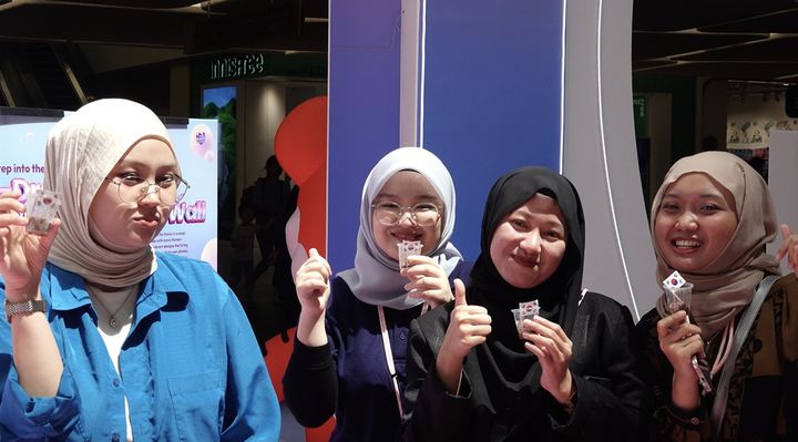 [세종=뉴시스] 한우자조금위원회가 말레이시아 쿠알라룸푸르에서 진행한 박람회에 방문한 말레이시아 소비자들. (사진=한우자조금 제공) *재판매 및 DB 금지