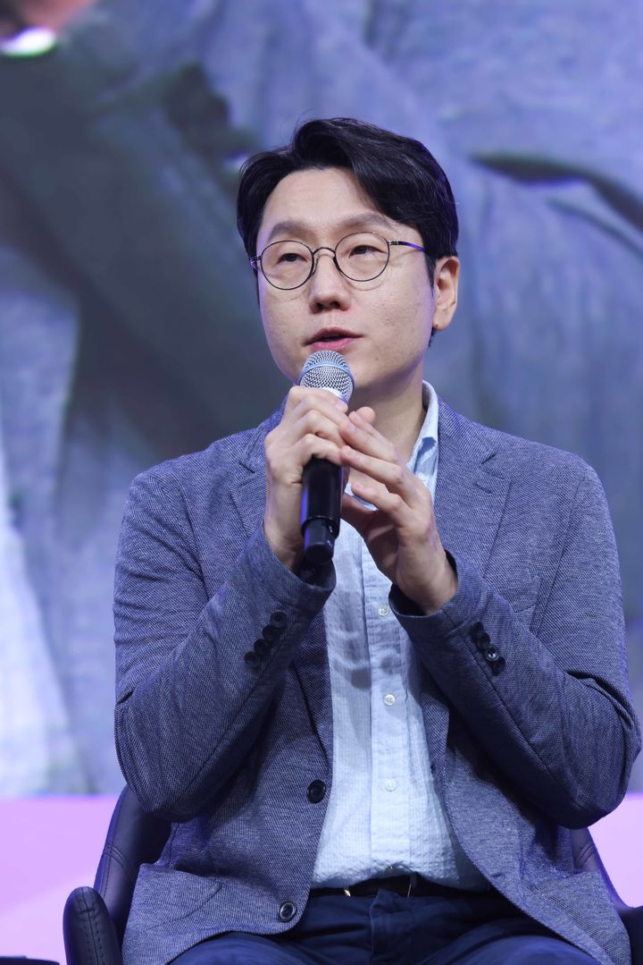 [서울=뉴시스]22일 서울 강서구 마곡 LG사이언스파크에서 열린 'LG AI 토크 콘서트 2025'에서 임우형 공동 연구원장이 발언하고 있다. (사진 = LG) photo@newsis.com&nbsp; *재판매 및 DB 금지