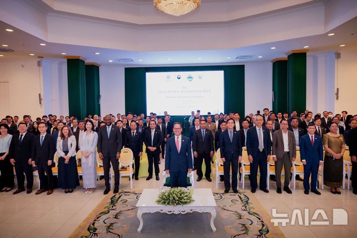 [세종=뉴시스]산업통상자원부는 21일 캄보디아 프놈펜에서 우리나라 기업의 국제탄소감축사업이 캄보디아 정부로부터 공식 승인된 것과 관련해 기념행사를 개최했다.(사진=산업부 제공)