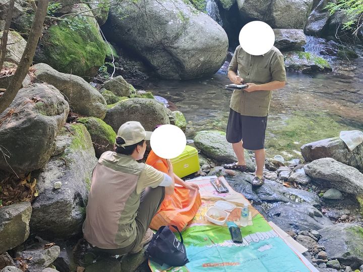  [영주=뉴시스] 소백산국립공원에서 무질서 행위를 단속하고 있다. (사진=소백산국립공원사무소 제공) 2025.07.22. photo@newsis.com *재판매 및 DB 금지