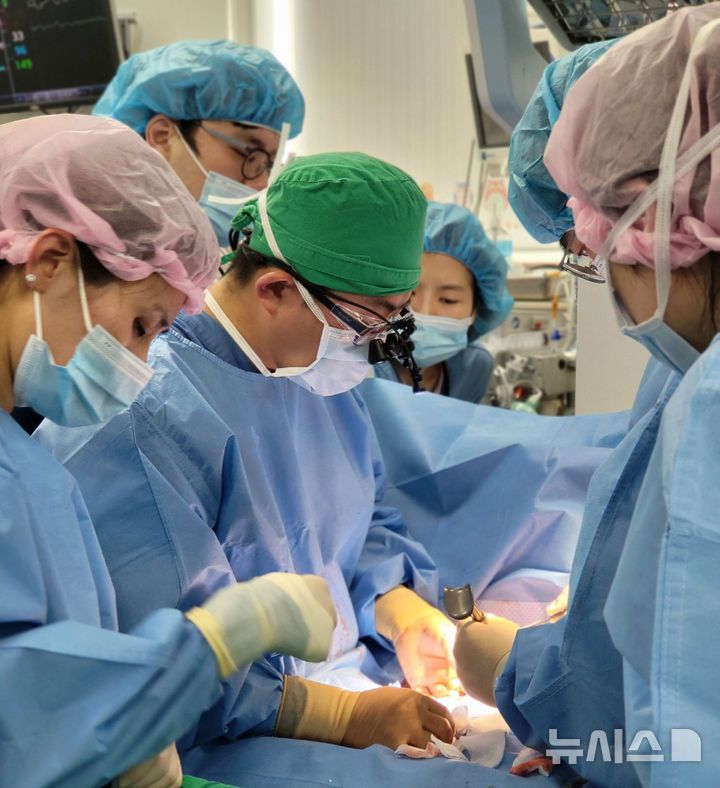 [고양=뉴시스] 출생 당시 체중 550g이었던 초극소 저체중 출생아의 치료를 성공적으로 마친 국민건강보험 일산병원.(사진=국민건강보험 일산병원 제공)photo@newsis.com 