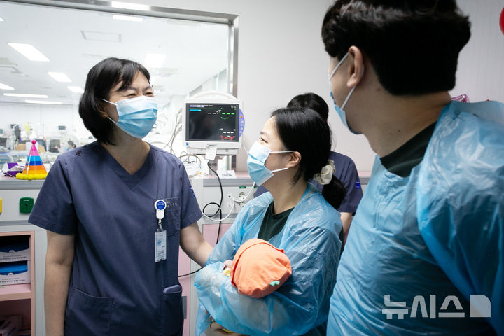 [고양=뉴시스] 출생 당시 체중 550g이었던 초극소 저체중 출생아의 치료를 성공적으로 마친 국민건강보험 일산병원.(사진=국민건강보험 일산병원 제공)photo@newsis.com