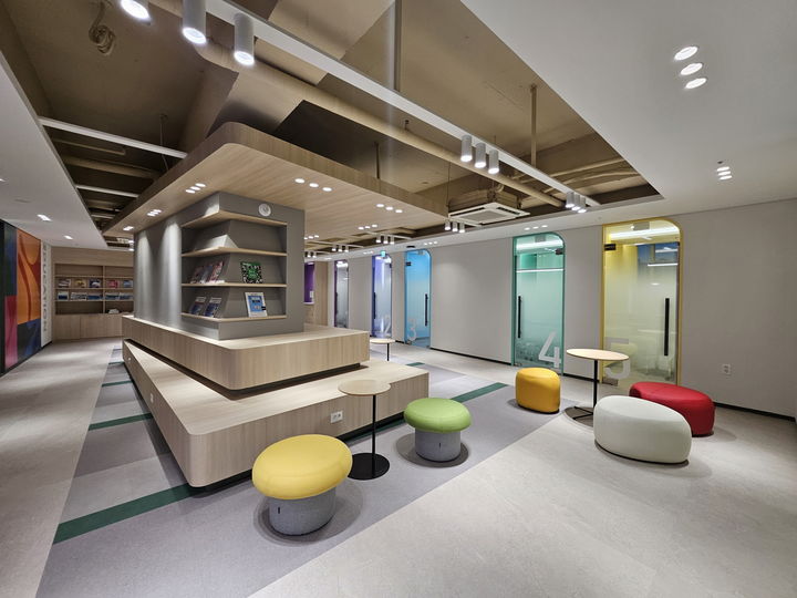 [서울=뉴시스] 확장 이전한 동대문구 교육지원센터 로비 전경. 2025.07.22. (사진=동대문구 제공) *재판매 및 DB 금지