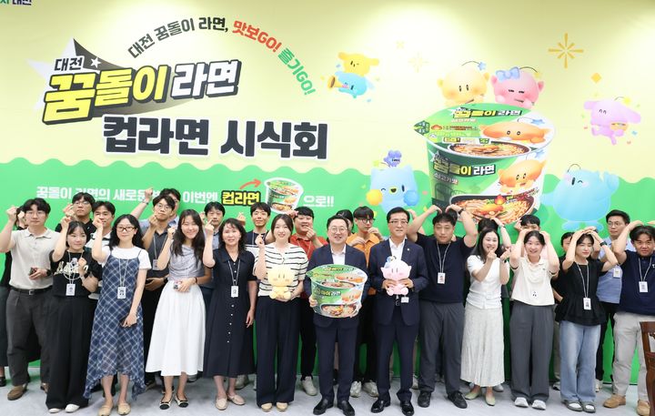 [대전=뉴시스]대전시가 22일 '꿈돌이 컵라면 시식평가회'를 열었다. (사진=대전시 제공)2025. 07. 22 photo@newsis.com *재판매 및 DB 금지