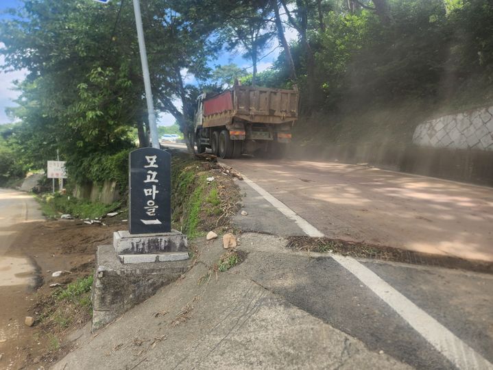 [산청=뉴시스] 서희원 기자= 22일 경남 산청군 산청읍 모고마을에서 난 18일 집중 호우 당시 실종됐던 70대 남성이 숨진 채로 발견됐다. 2025. 07. 22. shw1881@newsis.com  *재판매 및 DB 금지