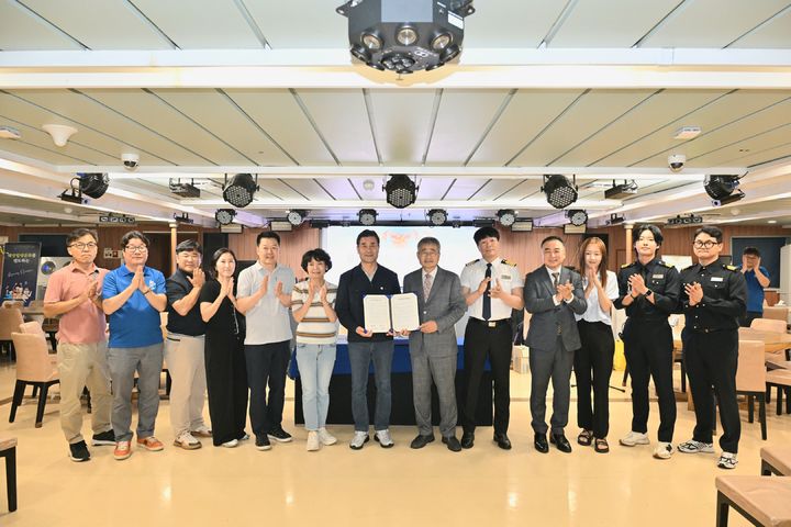 [울산=뉴시스] 구미현 기자 = 울산시 중구가 울릉크루즈(주)와&nbsp; 민간교류 확대 및 관광 활성화를 위해 업무협약을 체결했다. (사진=울산시 중구 제공) photo@newsis.com *재판매 및 DB 금지