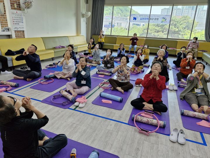 [대구=뉴시스] 대구 북구 교육청소년과에서 추진 중인 'Run To You(실버체육)' 사업 모습. (사진=대구 북구 제공) 2025.07.22. photo@newsis.com *재판매 및 DB 금지