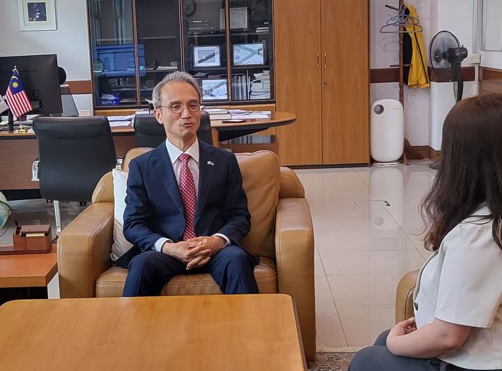 [쿠알라룸푸르=뉴시스] 여승배 주말레이시아 대한민국 대사가 17일(현지 시간) 말레이시아 쿠알라룸푸르 잘란 암팡 주말레이시아 대한민국 대사관에서 뉴시스와의 인터뷰에 응하고 있다. (사진=주말레이시아 대사관 제공) *재판매 및 DB 금지