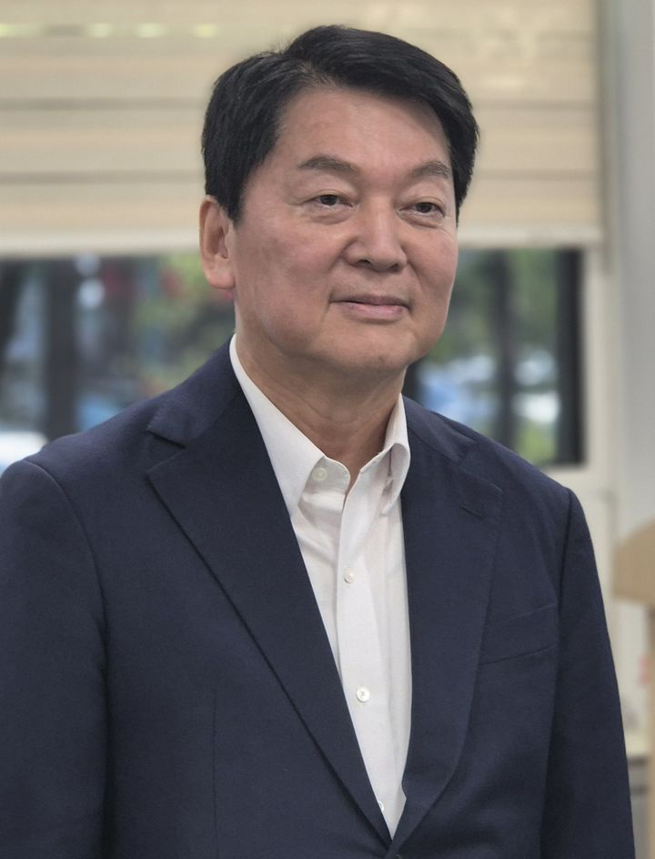 [대전=뉴시스] 조명휘 기자 = 국민의힘 당권주자인 안철수 의원이 22일 오후 대전시의회 기자실에서 간담회를 하고 있다 2025.07.22. photo@newsis.com *재판매 및 DB 금지