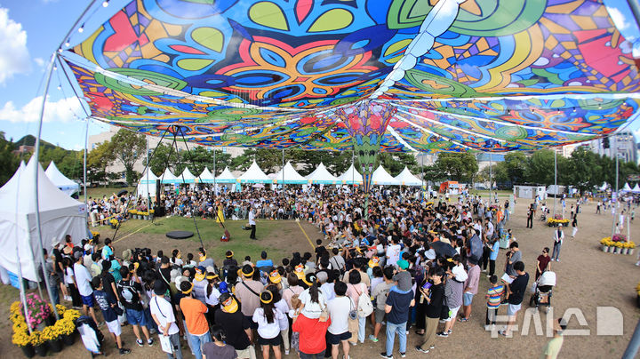 [과천=뉴시스] 지난해 축제 현장 전경. (사진=과천시 제공).*재판매 및 DB 금지
