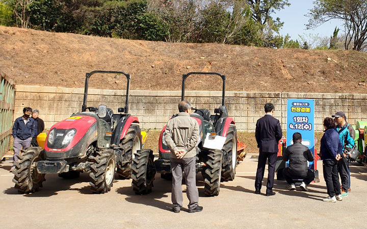 [광주=뉴시스] 광주시농업기술센터 '불용 임대농기계 현장경매'. (사진=광주시농업기술센터 제공). photo@newsis.com *재판매 및 DB 금지